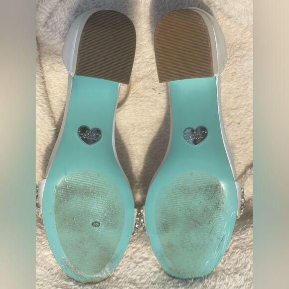 Betsey Johnson wedding shoes. White with rhinestones. Size 8.5. Worn a few hours - Picture 6 of 12